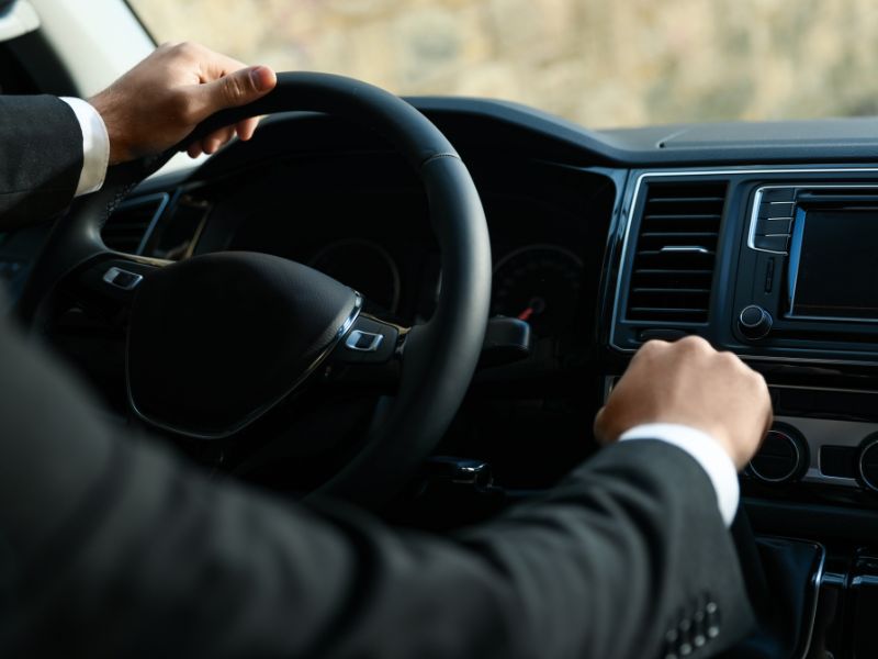 ¿Qué requisitos cumplen los chofers de Transfer VIP CyL?