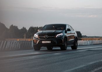 Para qué podemos alquilar un vehículo con conductor