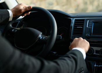 ¿Qué requisitos cumplen los chofers de Transfer VIP CyL?