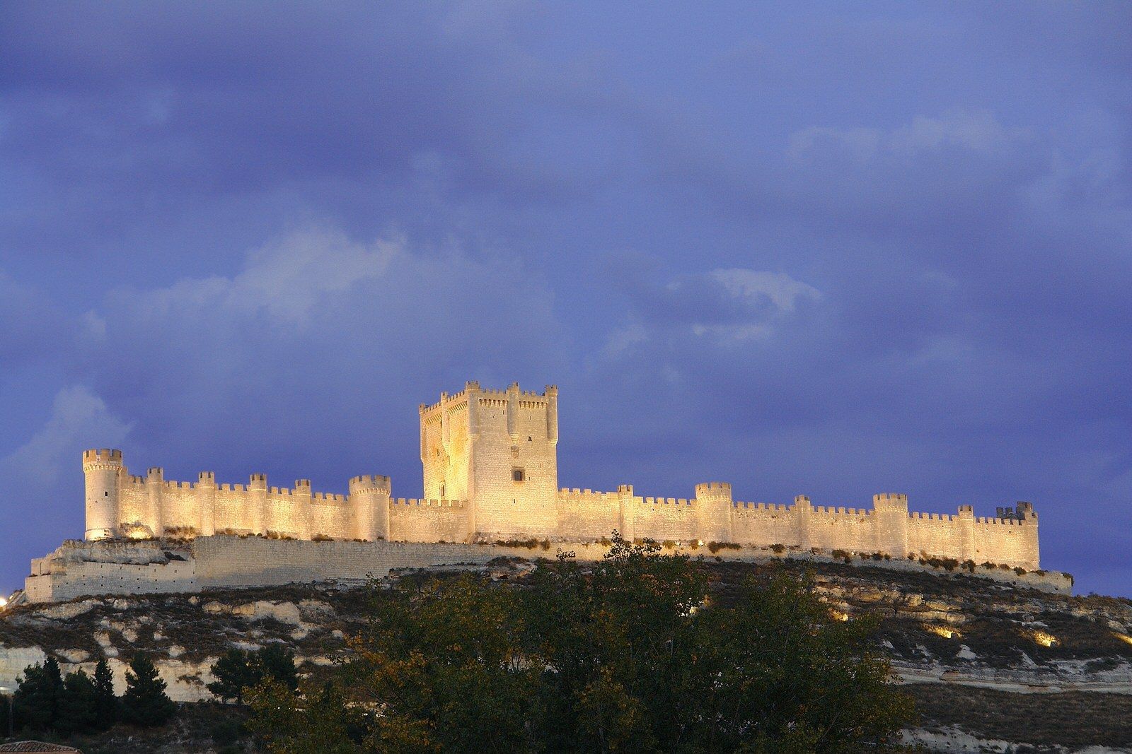 Castillo de Peñafiel, Museo del Vino Ribera del Duero. Fuente: turismopenafiel.es